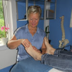 Behandling af fødder med zoneterapi